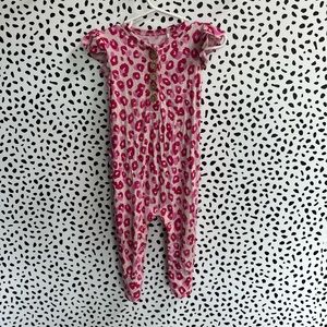 Posh Peanut VGUC Ashley Pink Leopard Ruffle Sleeve Romper 12-18 months